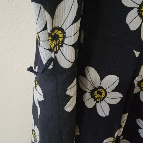 Tommy Hilfiger midi dress size 2. Beautiful floral print. Blue / white - Picture 6 of 11